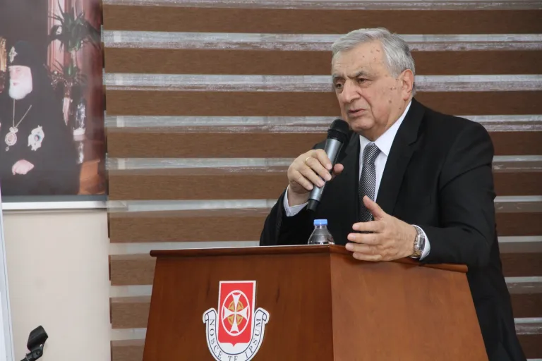 საქართველოს ეროვნულ მეცნიერებათა აკადემიის ვიცე-პრეზიდენტის, ქართული უნივერსიტეტის პროფესორის როინ მეტრეველის წიგნის "წა...