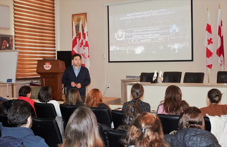 საჯარო ლექცია „ქვეყნის შიგნით ადგილნაცვალ პირთა სამართლებრივი დაცვის ხელის შემშლელი ფაქტორი"
