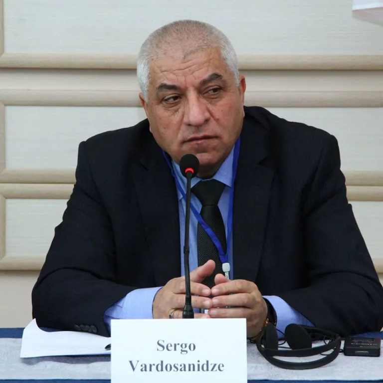 გილოცავთ სასწავლო წლის დასრულებას